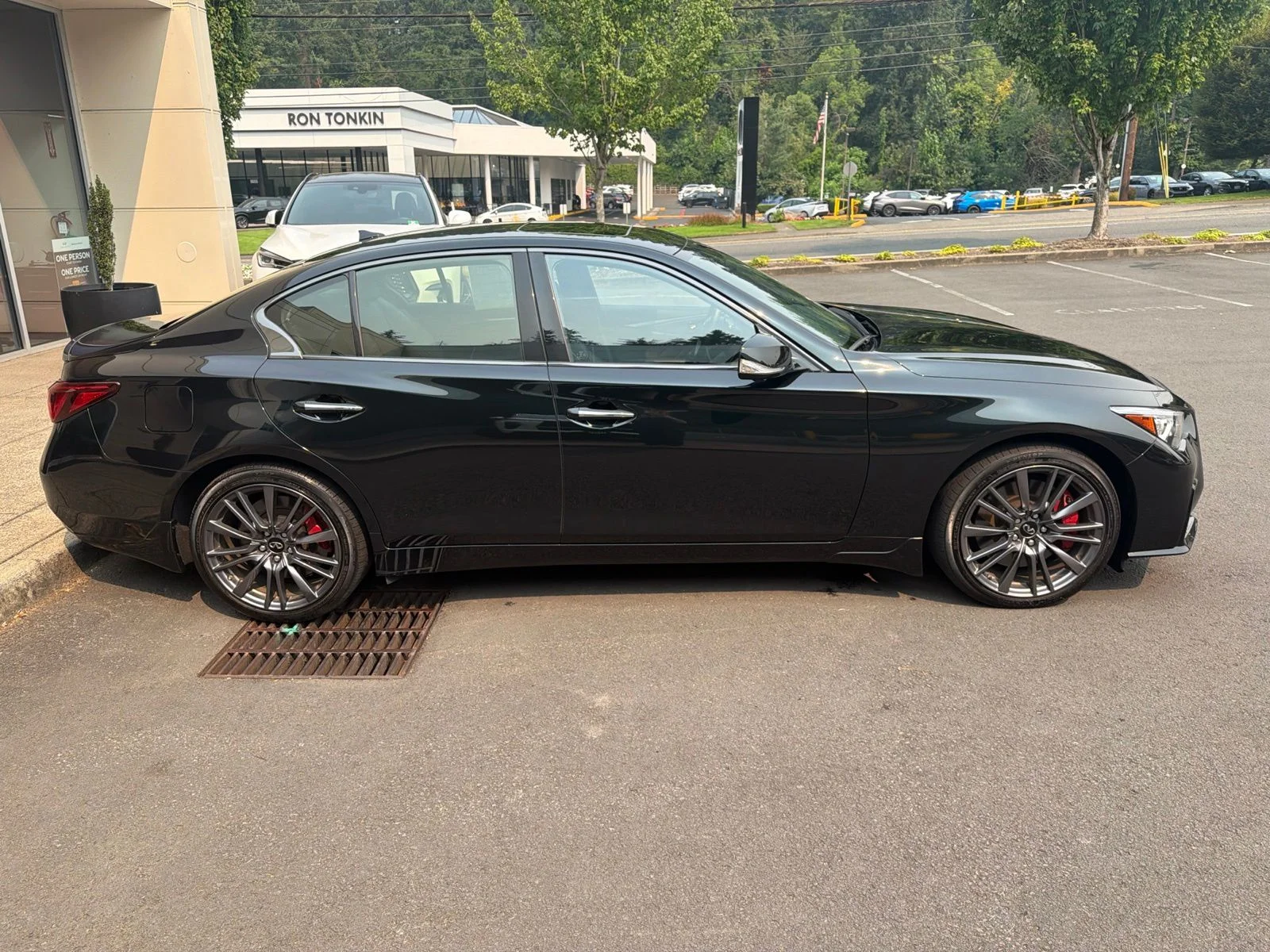 Used 2023 Black Opal Metallic INFINITI Red Sport 400 image 5