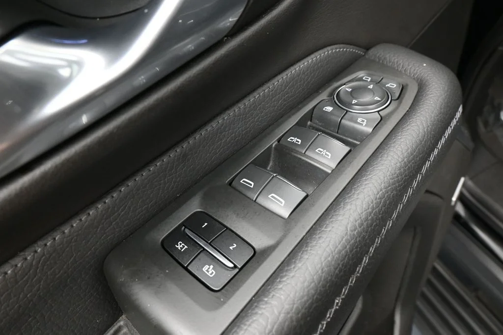 Used 2022 Onyx Black GMC Denali image 13
