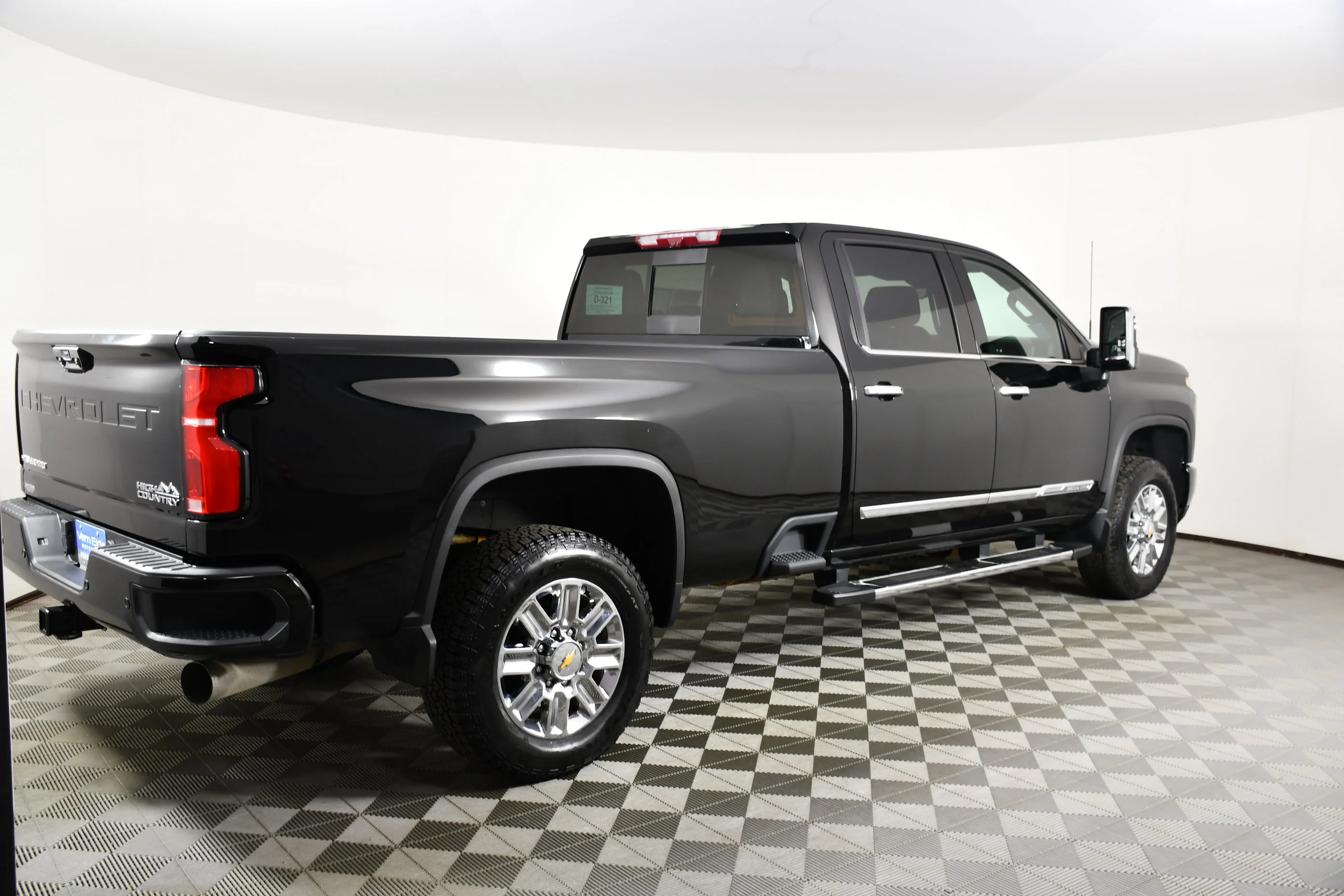 Used 2024 Black Chevrolet High Country image 6
