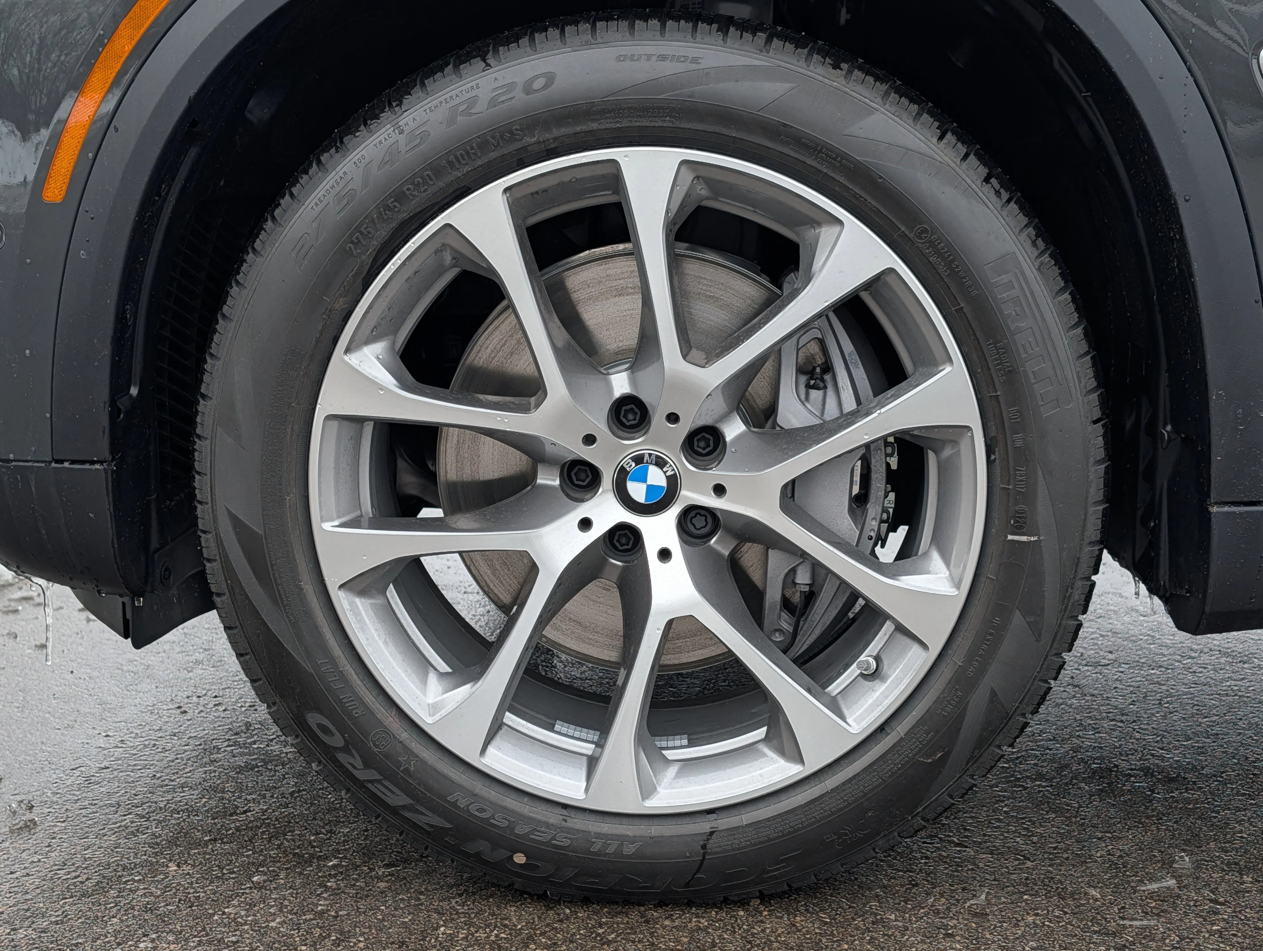 New 2026 Dravit Grey Metallic BMW xDrive50e image 4