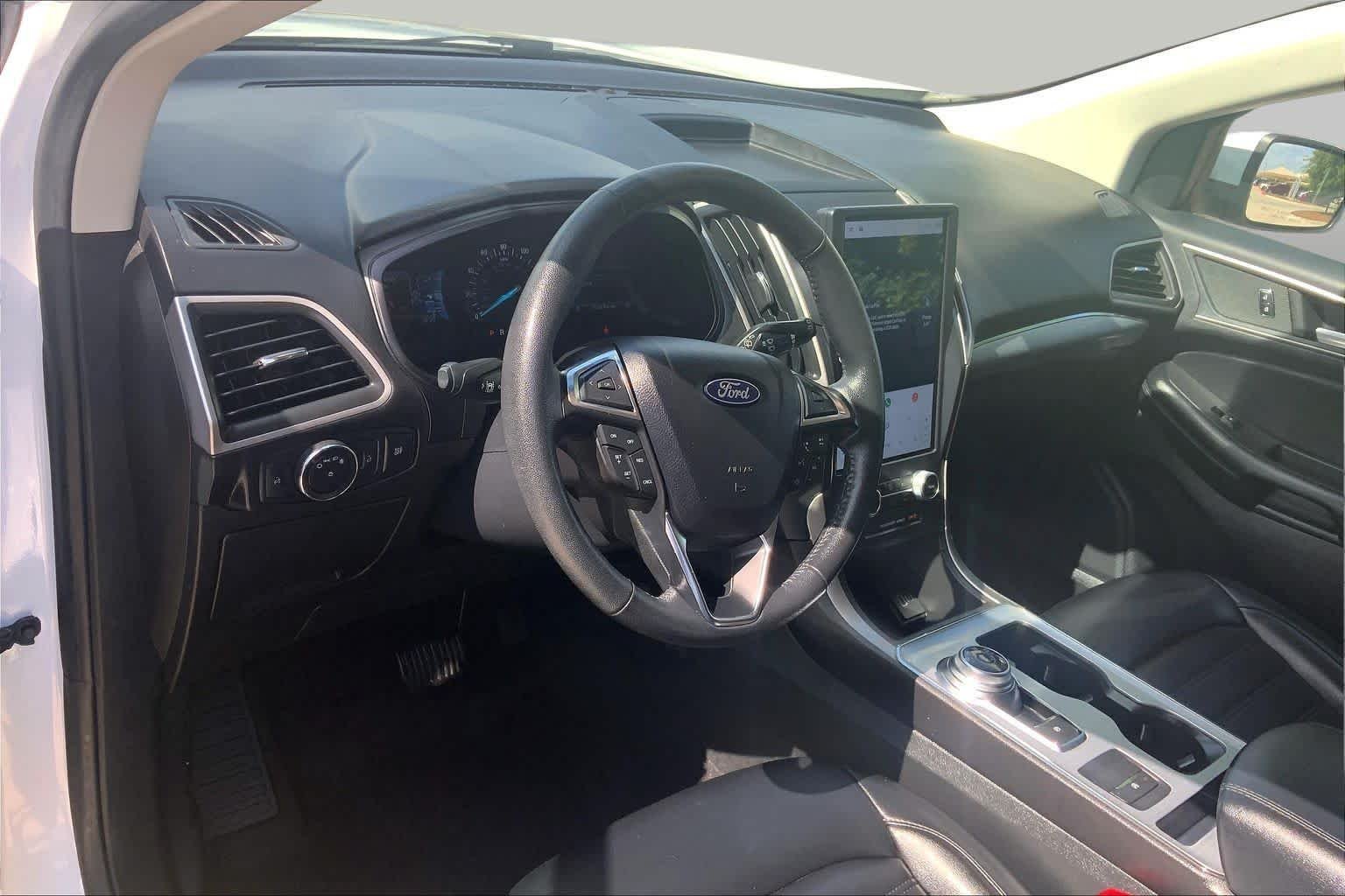 Used 2022 Oxford White Ford SEL image 18
