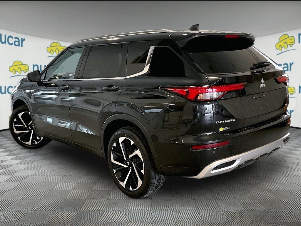 Used 2022 Black Mitsubishi SEL image 4