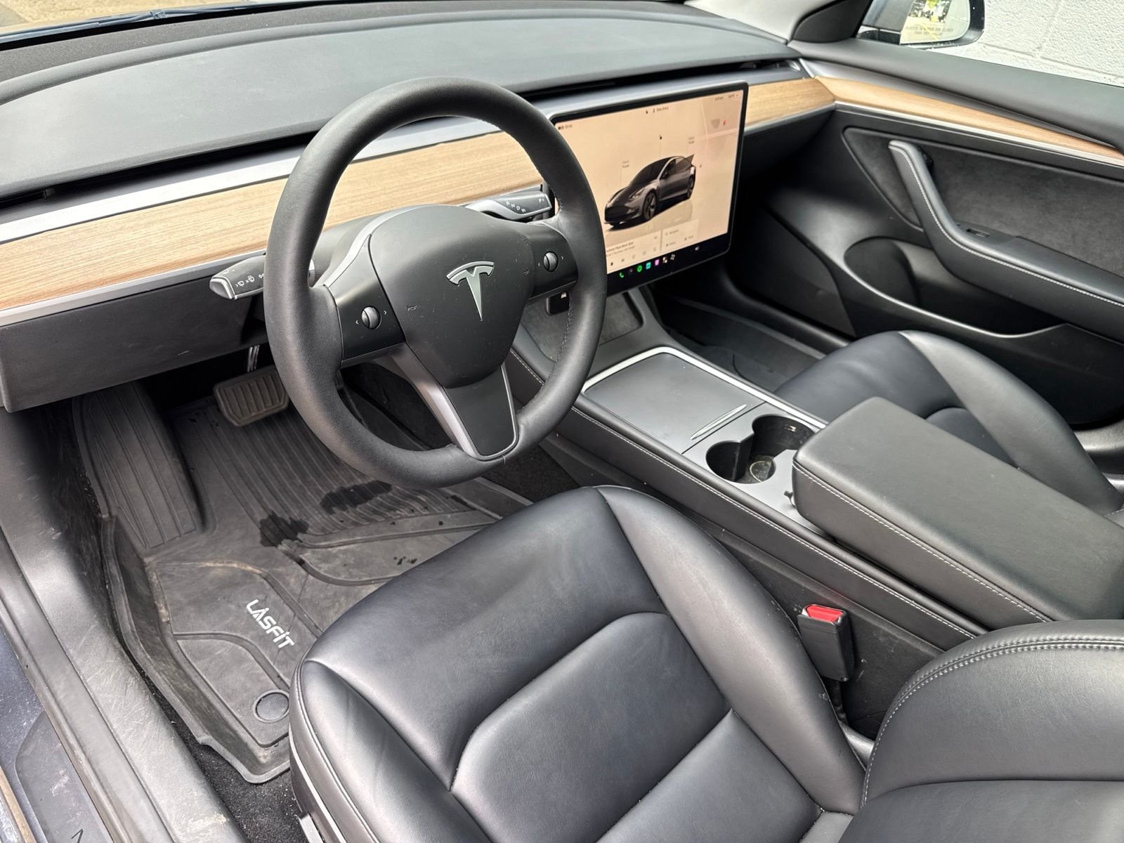 Used 2023  Tesla Base image 32