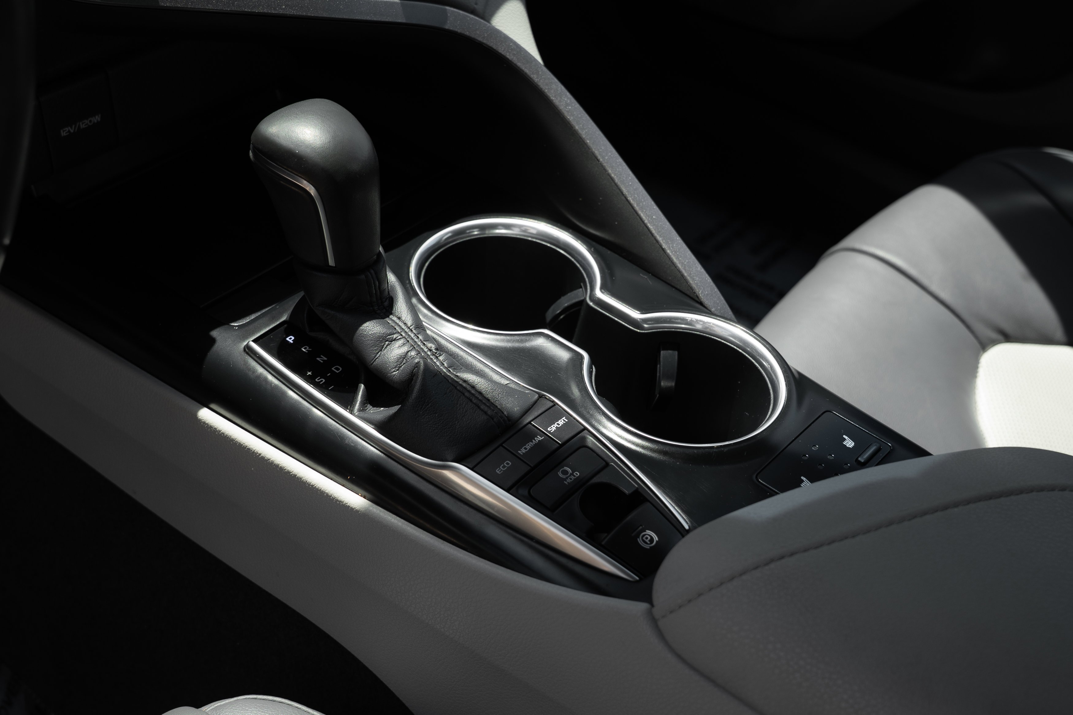 Used 2018 Midnight Black Metallic Toyota XLE image 17