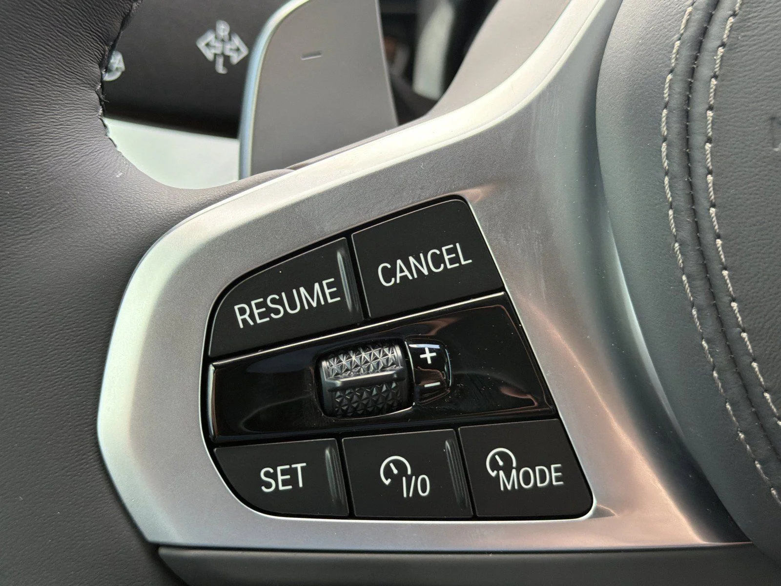 New 2026 Mineral White Metallic BMW xDrive40i image 38