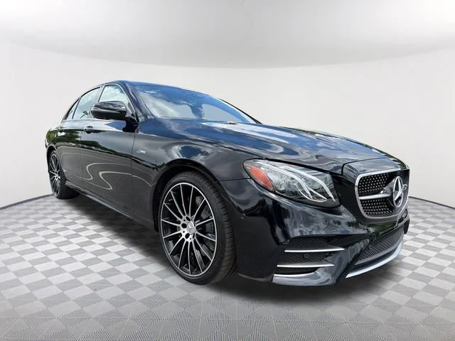 Used 2019 Red Mercedes-Benz 4MATIC® image 3