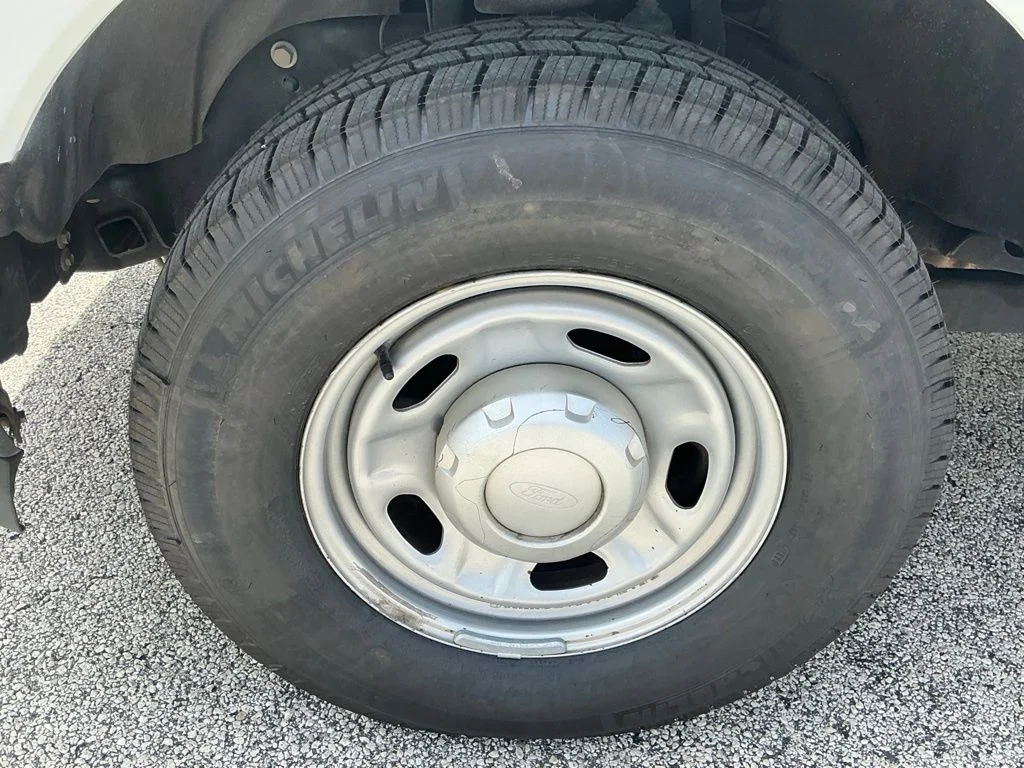 Used 2018 White Ford XL image 21