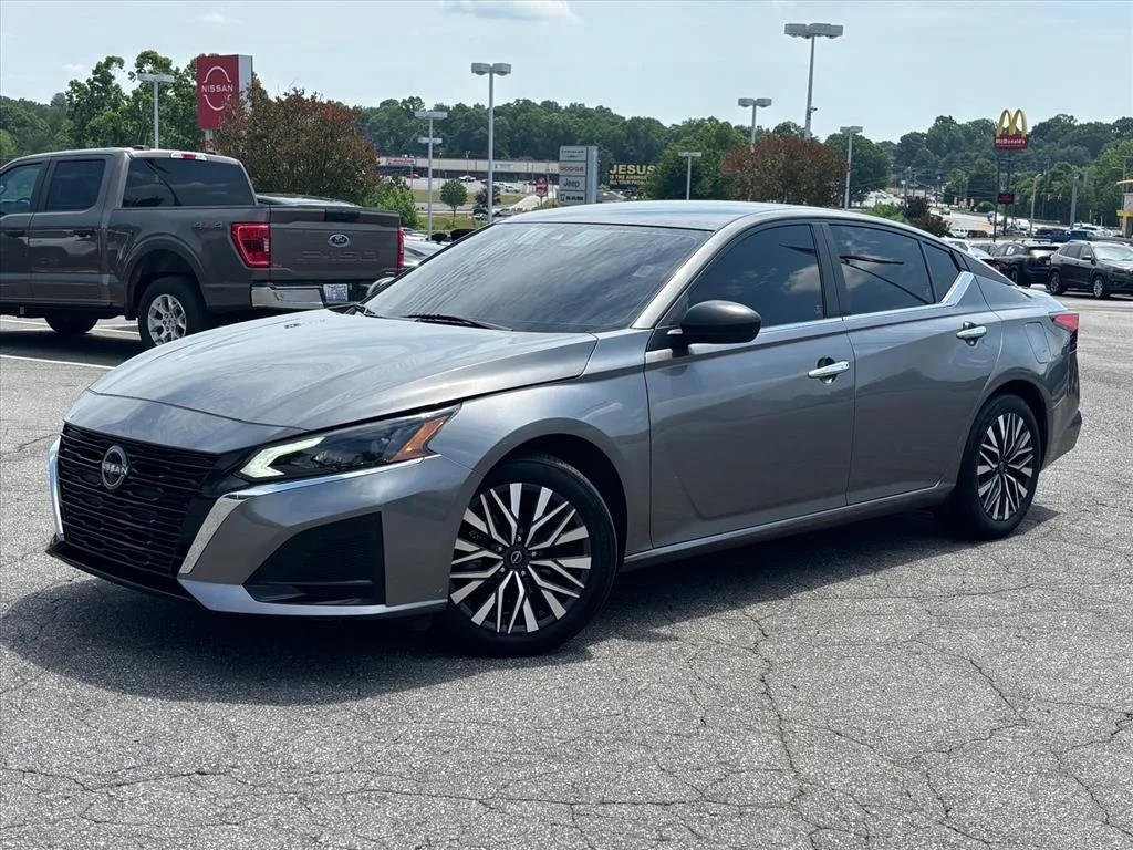 Used 2025 Gray Nissan 2.5 SV image 2