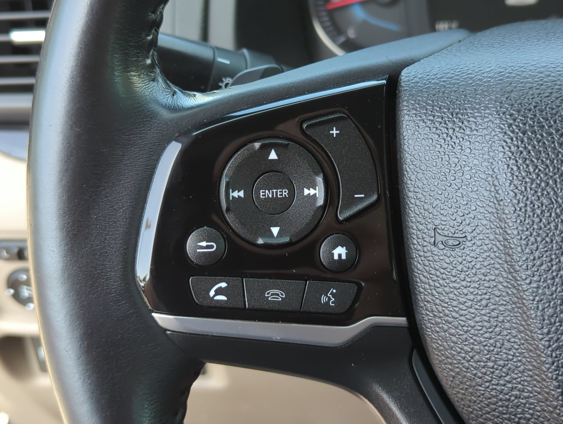 Used 2022 Deep Scarlet Pearl Honda Touring 8-Passenger image 33