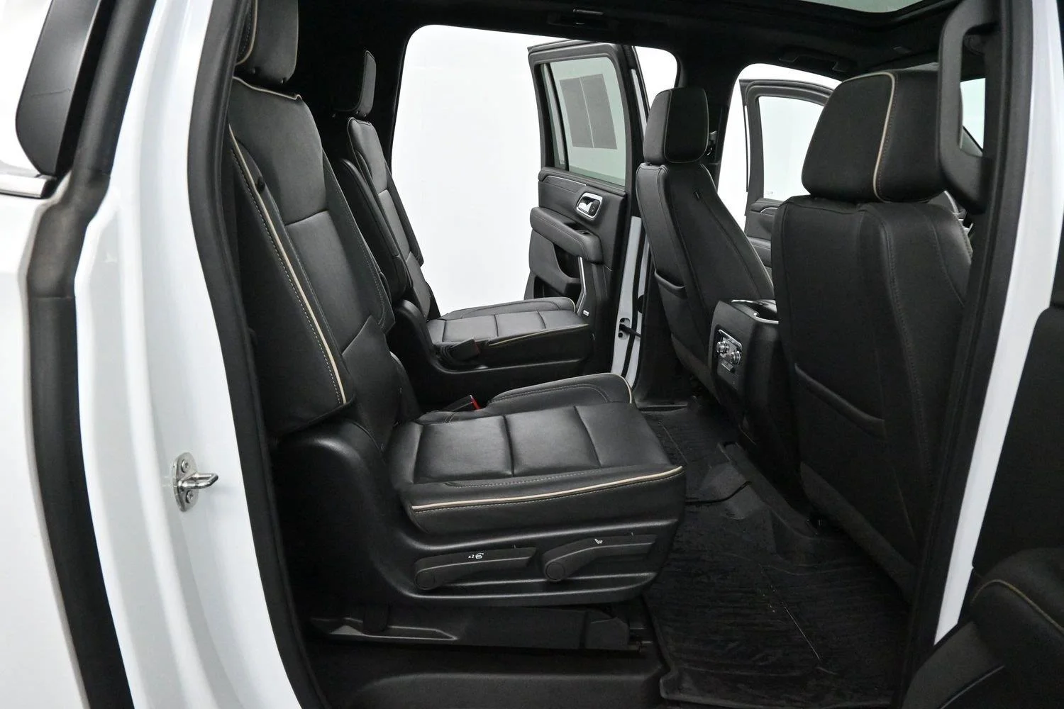 Used 2022 SUMMIT WHITE GMC SLT image 37