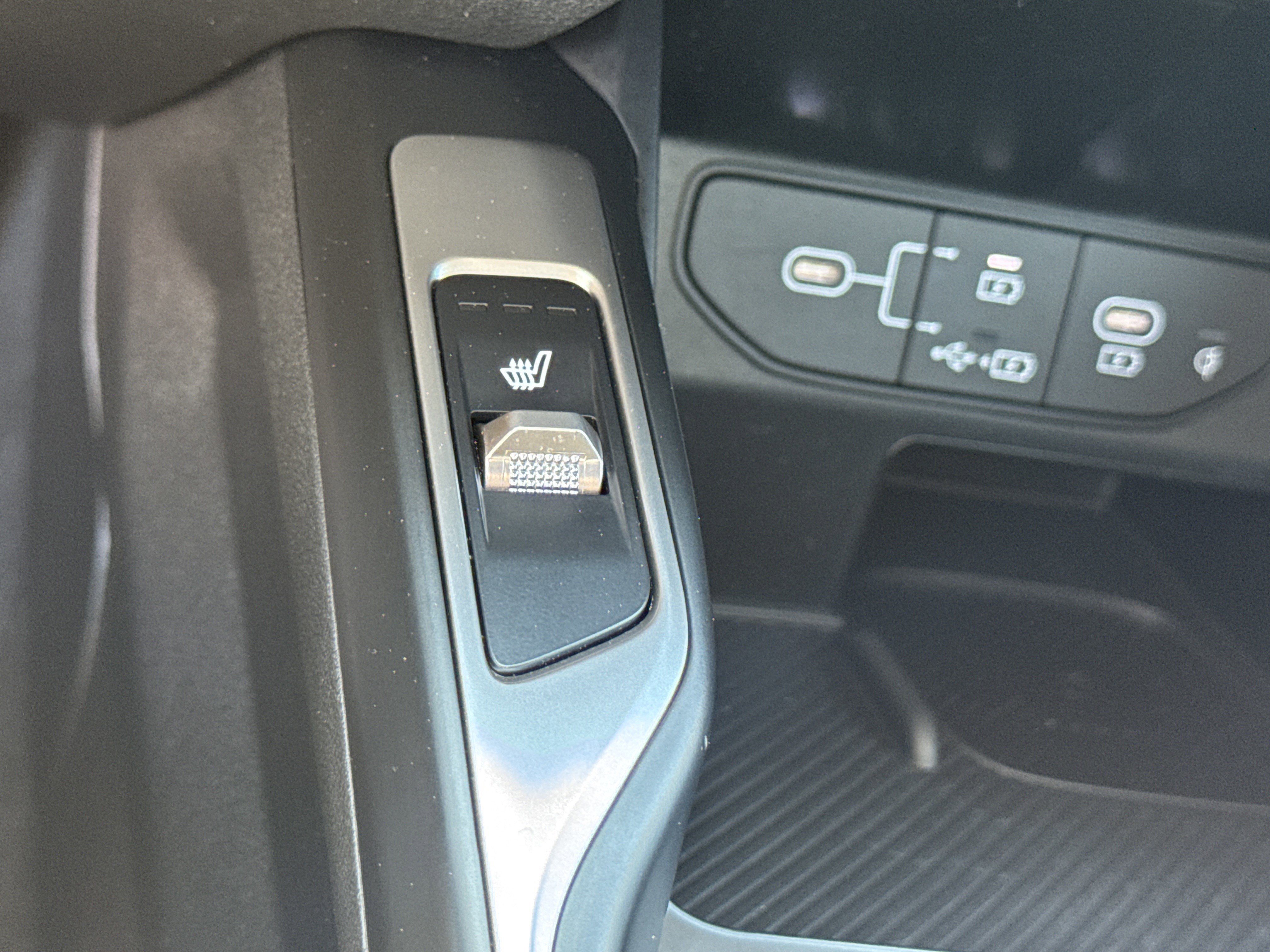 Certified Used 2025 Wolf Gray Kia EX image 34