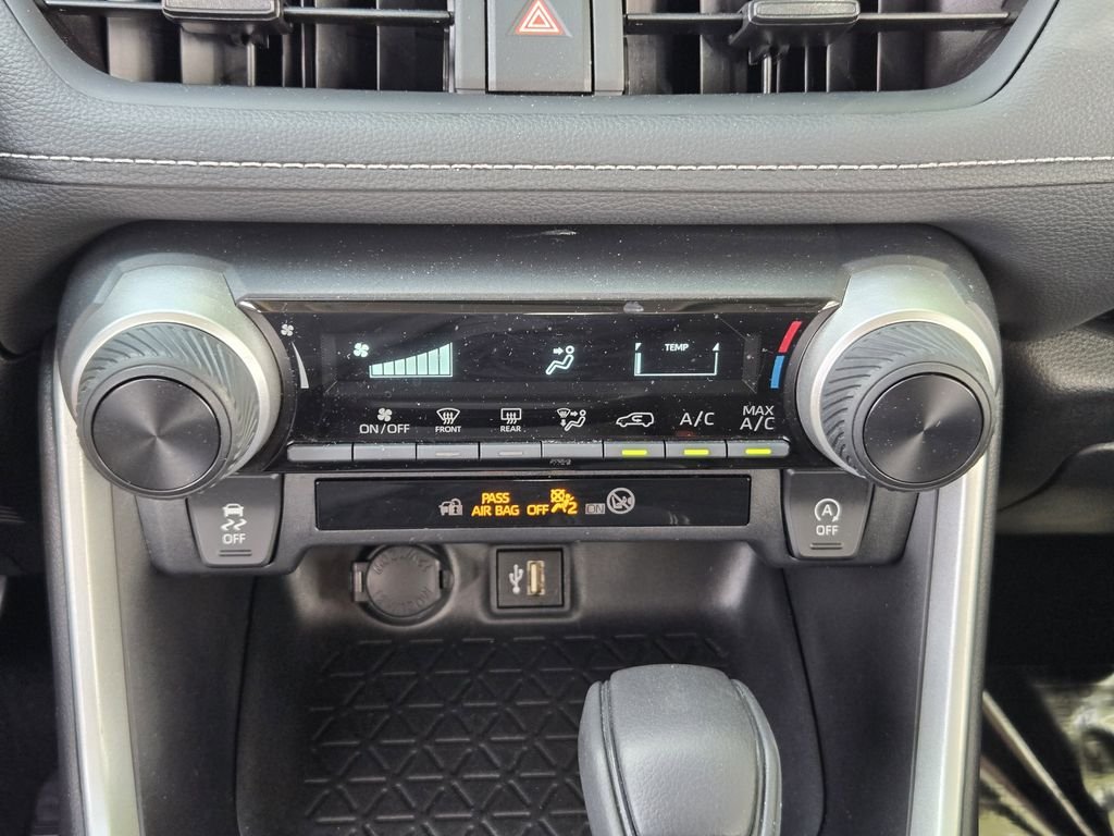 2024 Toyota RAV4 LE - Photo 13