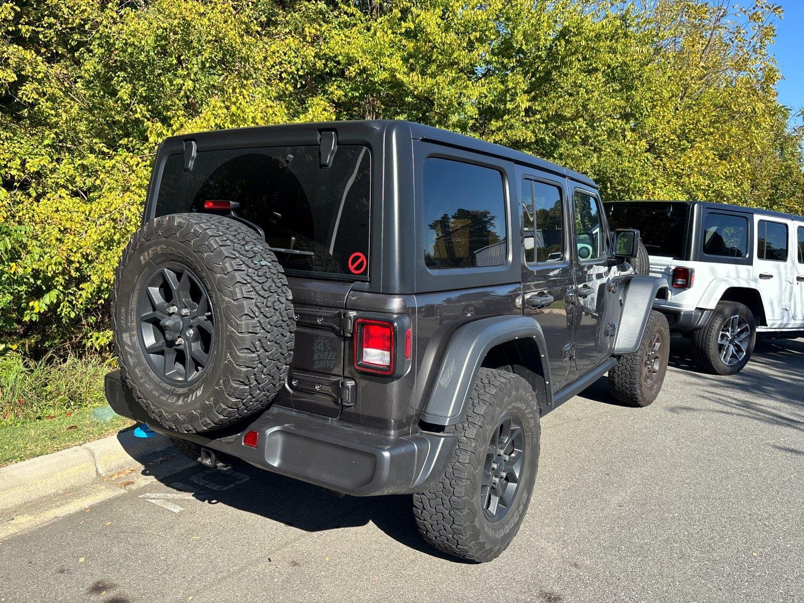 Used 2024 Granite Crystal Metallic Clearcoat Jeep Willys image 5
