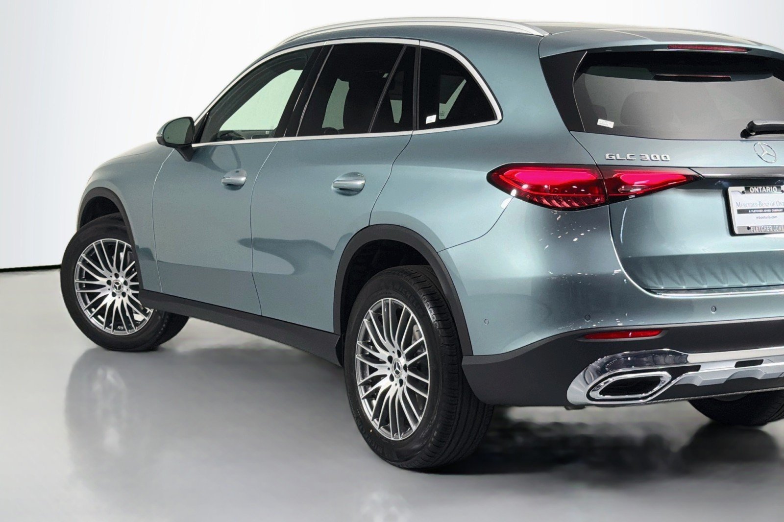 New 2026 Verde Silver Metallic Mercedes-Benz GLC 300 SUV image 14