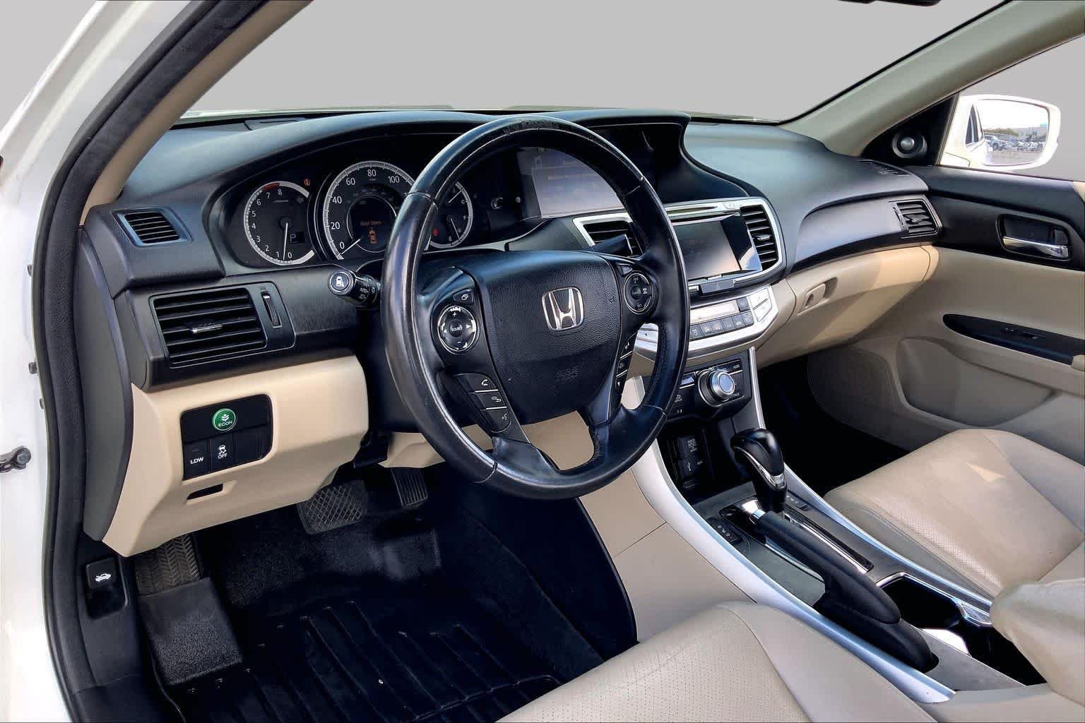 Used 2013 White Orchid Pearl Honda Touring image 17