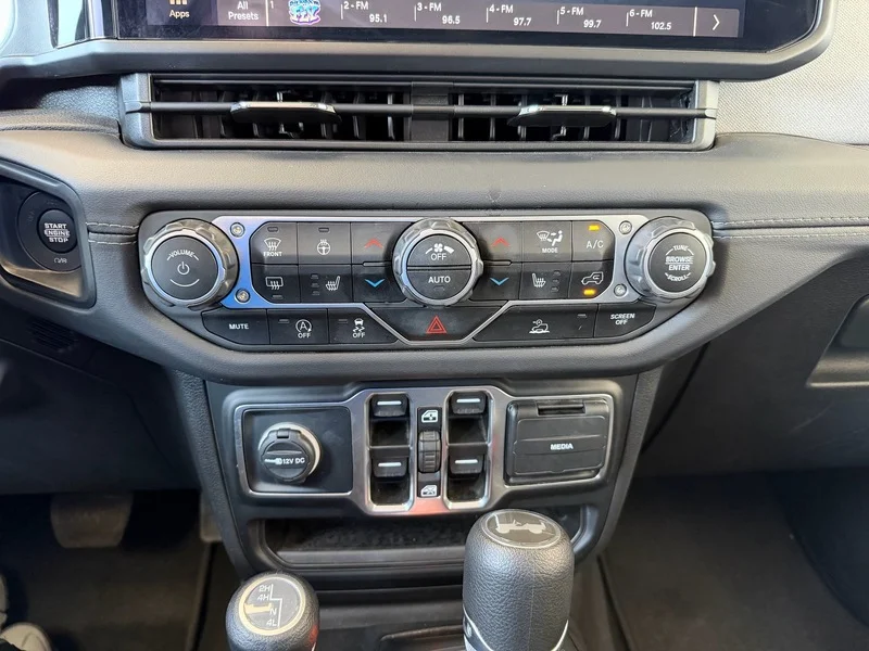 2025 Jeep Wrangler 4-Door Sahara - Photo 12