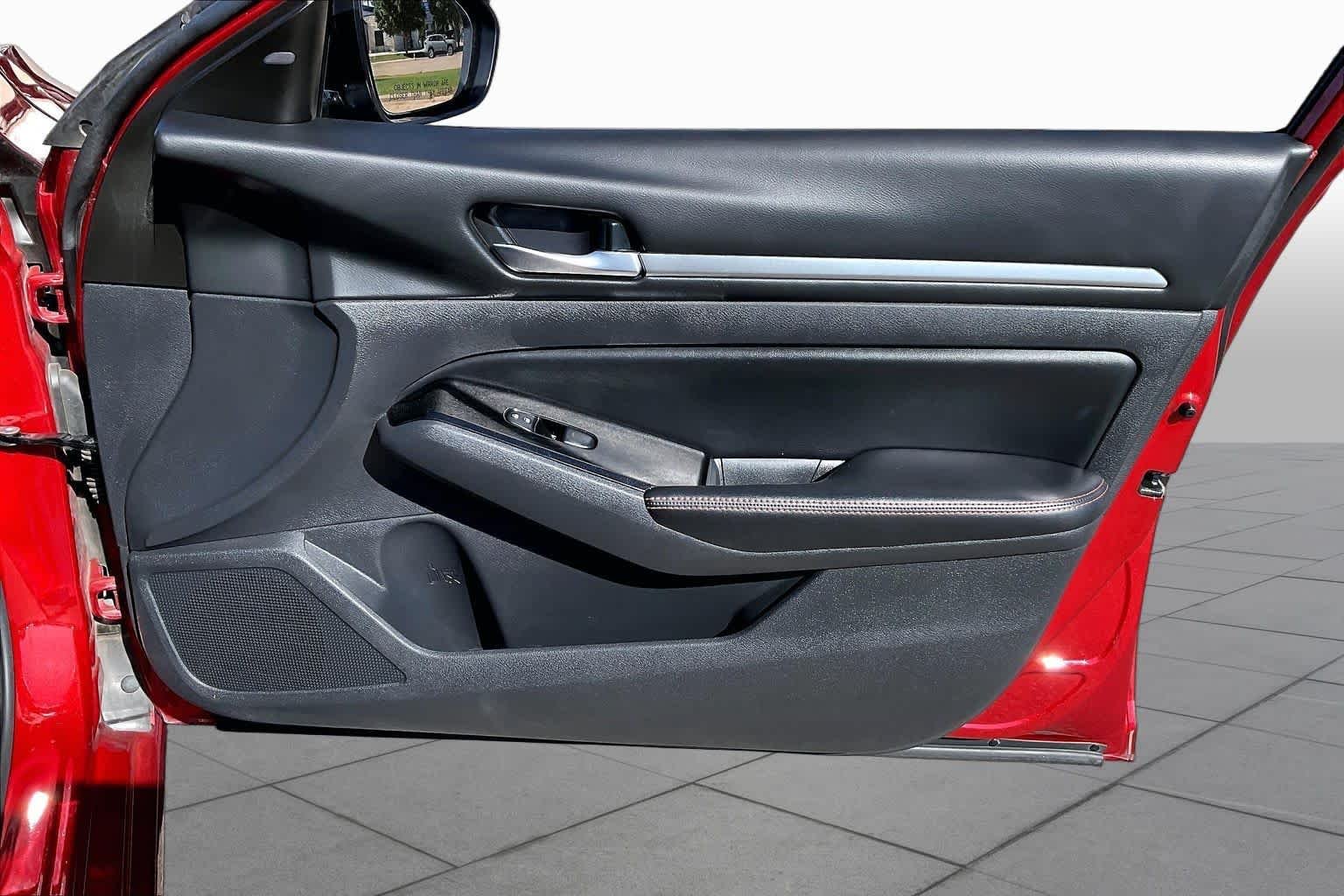Used 2024 Scarlet Ember Nissan 2.5 SR image 21