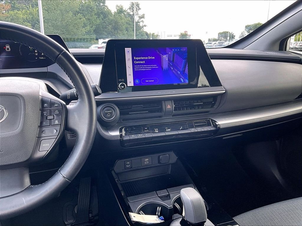 Used 2023  Toyota LE image 18