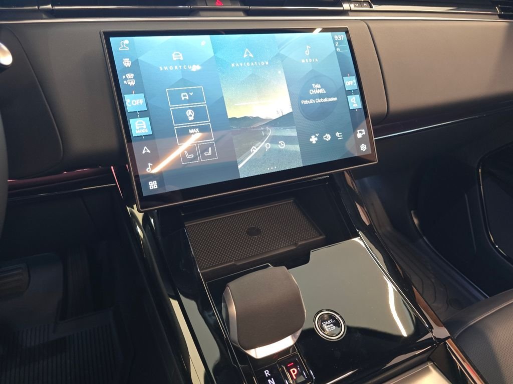New 2026 Borasco Grey Land Rover se image 40
