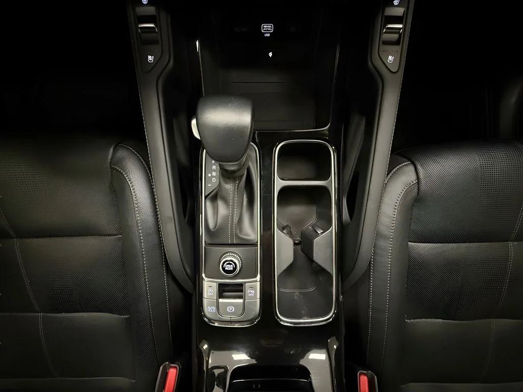 Used 2022 Black Kia EX image 25