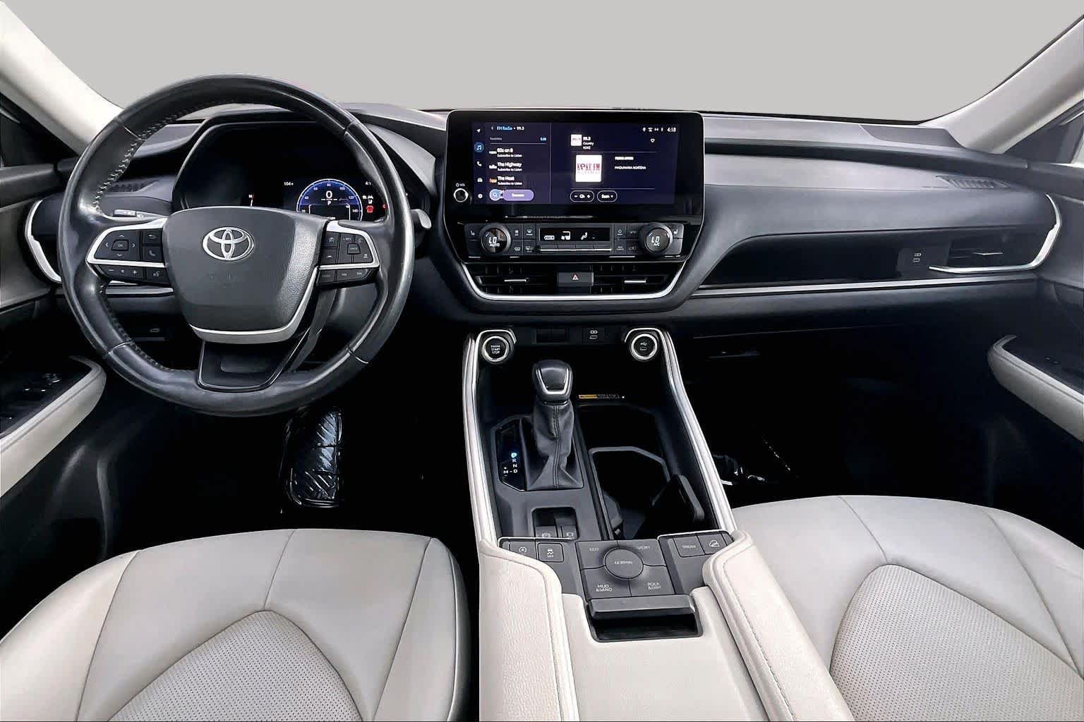 Used 2024 Wind Chill Pearl Toyota XLE image 15