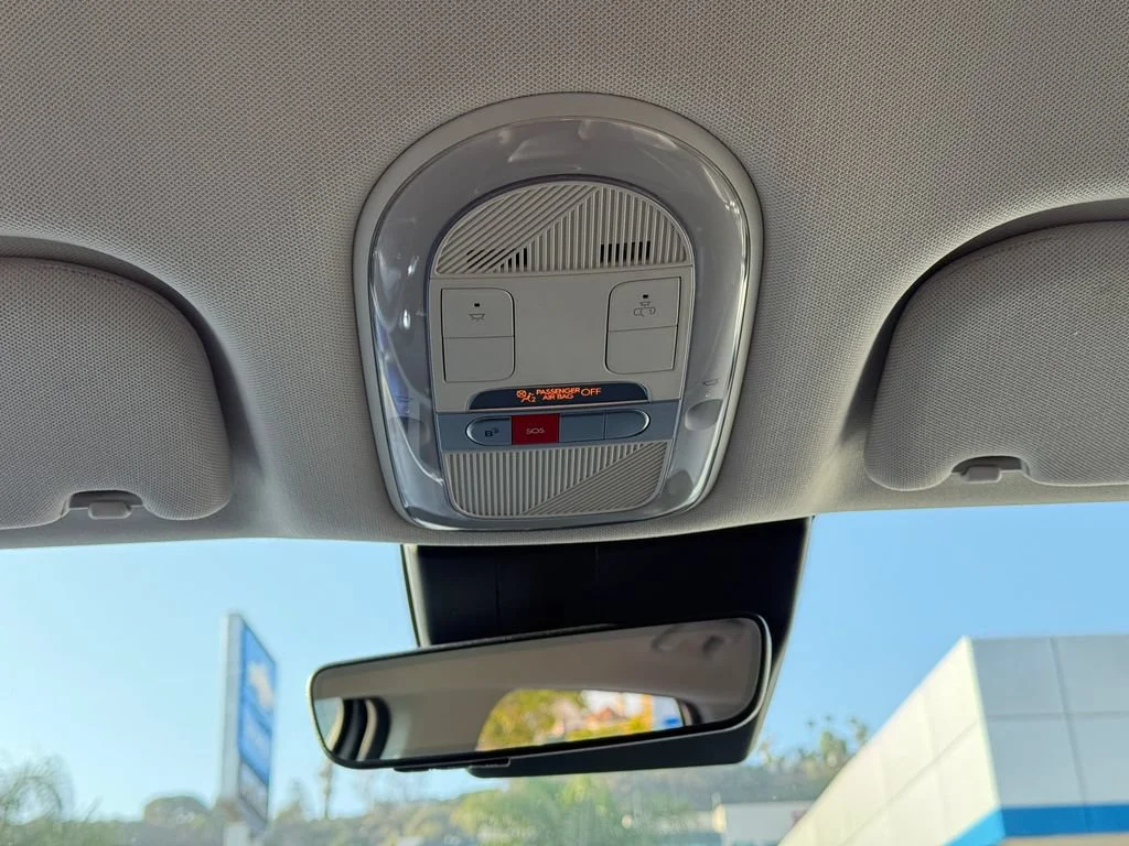Used 2024 White Hyundai SEL image 21