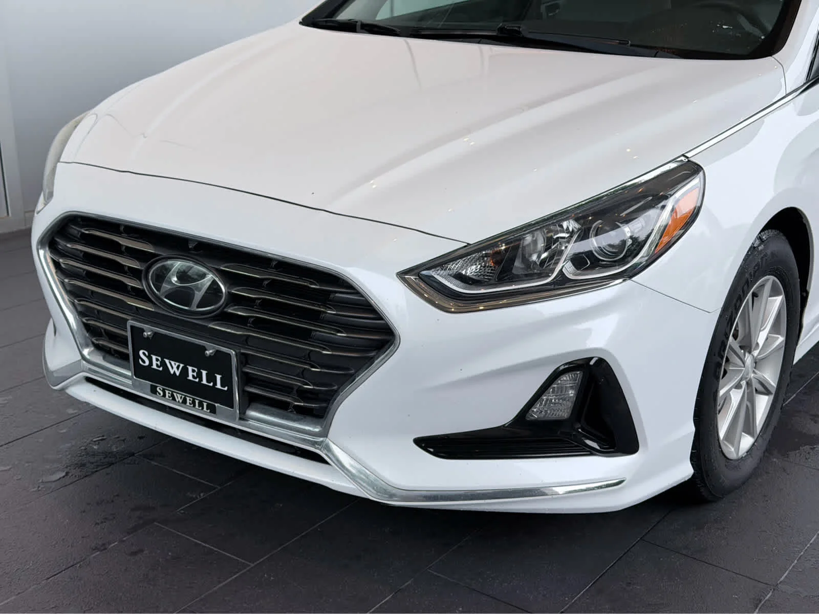 Used 2019  Hyundai SE image 6