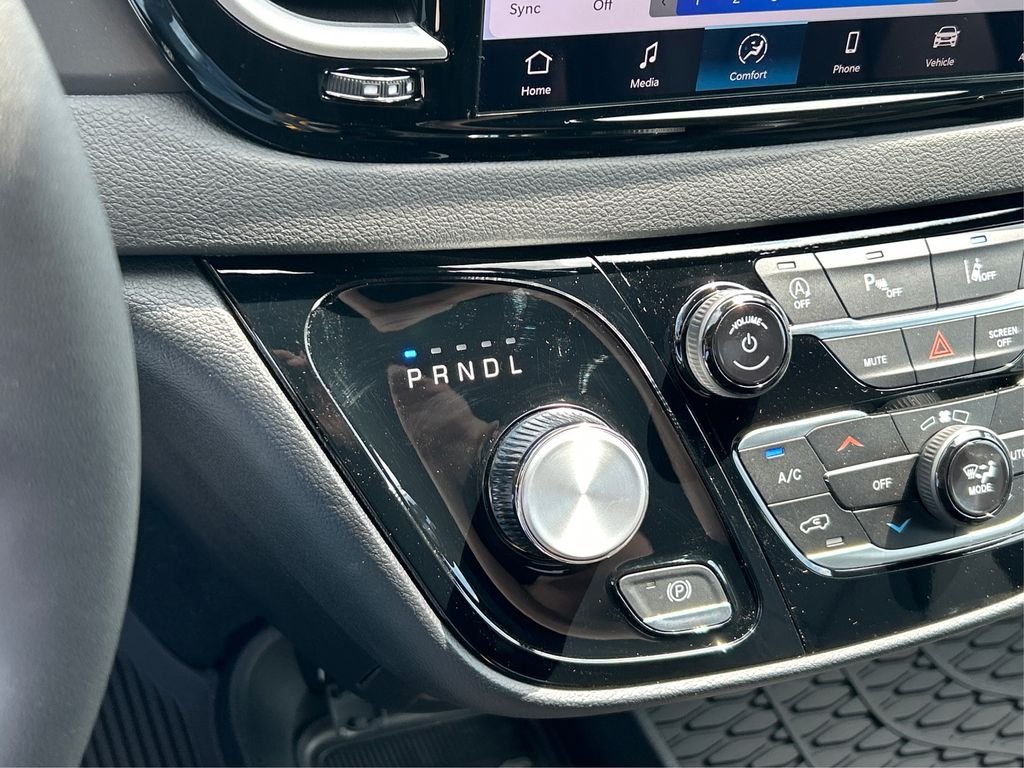 2025 Chrysler Voyager LX - Photo 41