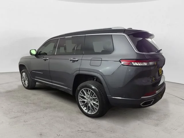 Used 2022 Gray Jeep Summit image 3
