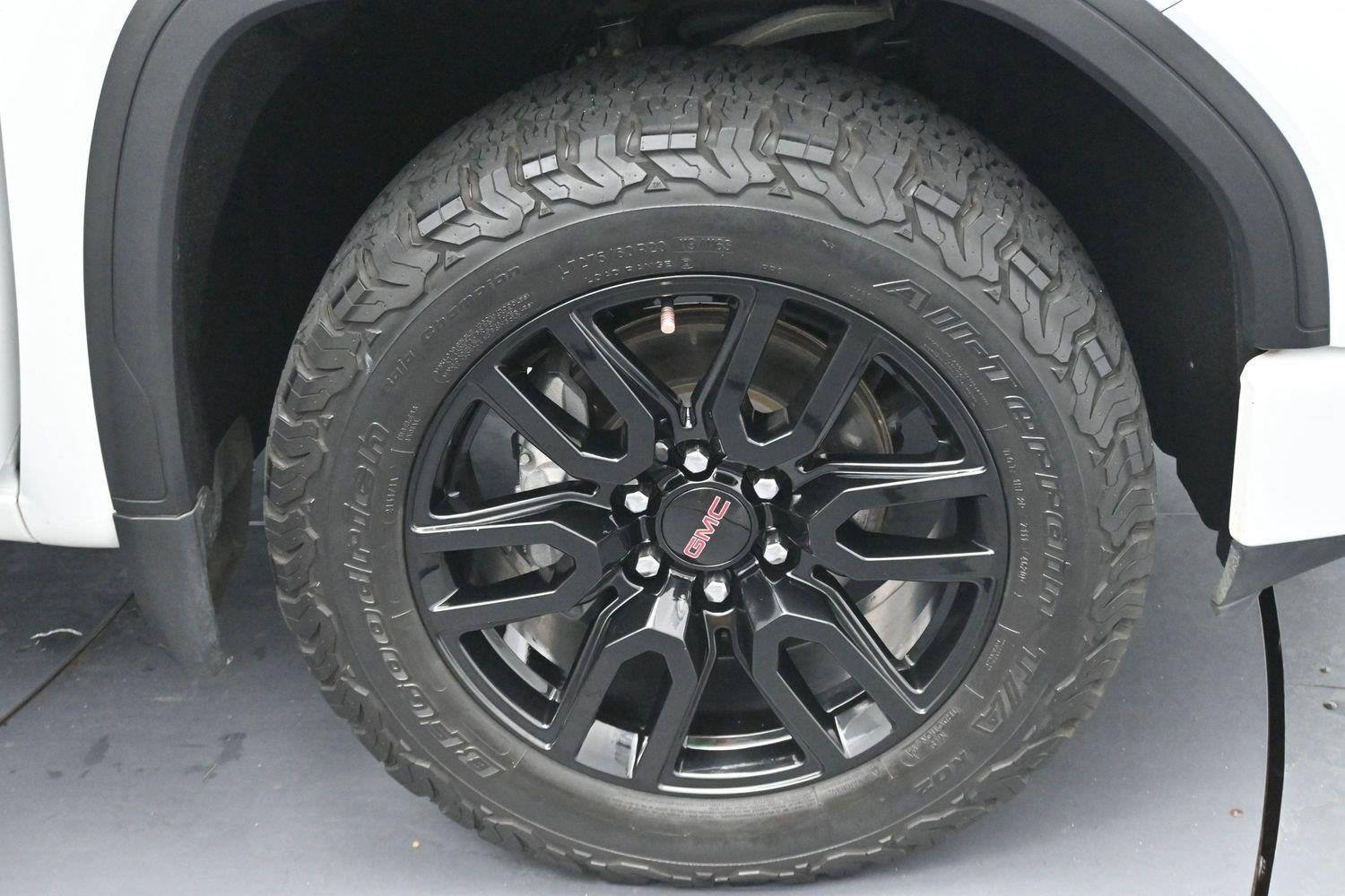 Used 2020 Summit White GMC Elevation image 31