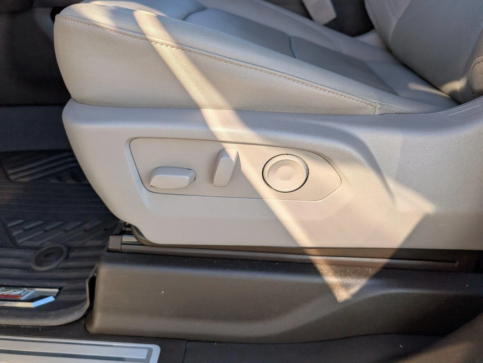 Used 2024 Iridescent Pearl Tricoat Chevrolet LTZ image 15