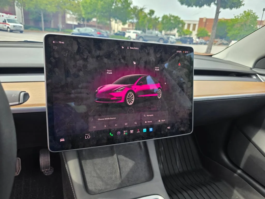 Used 2022  Tesla RWD image 17