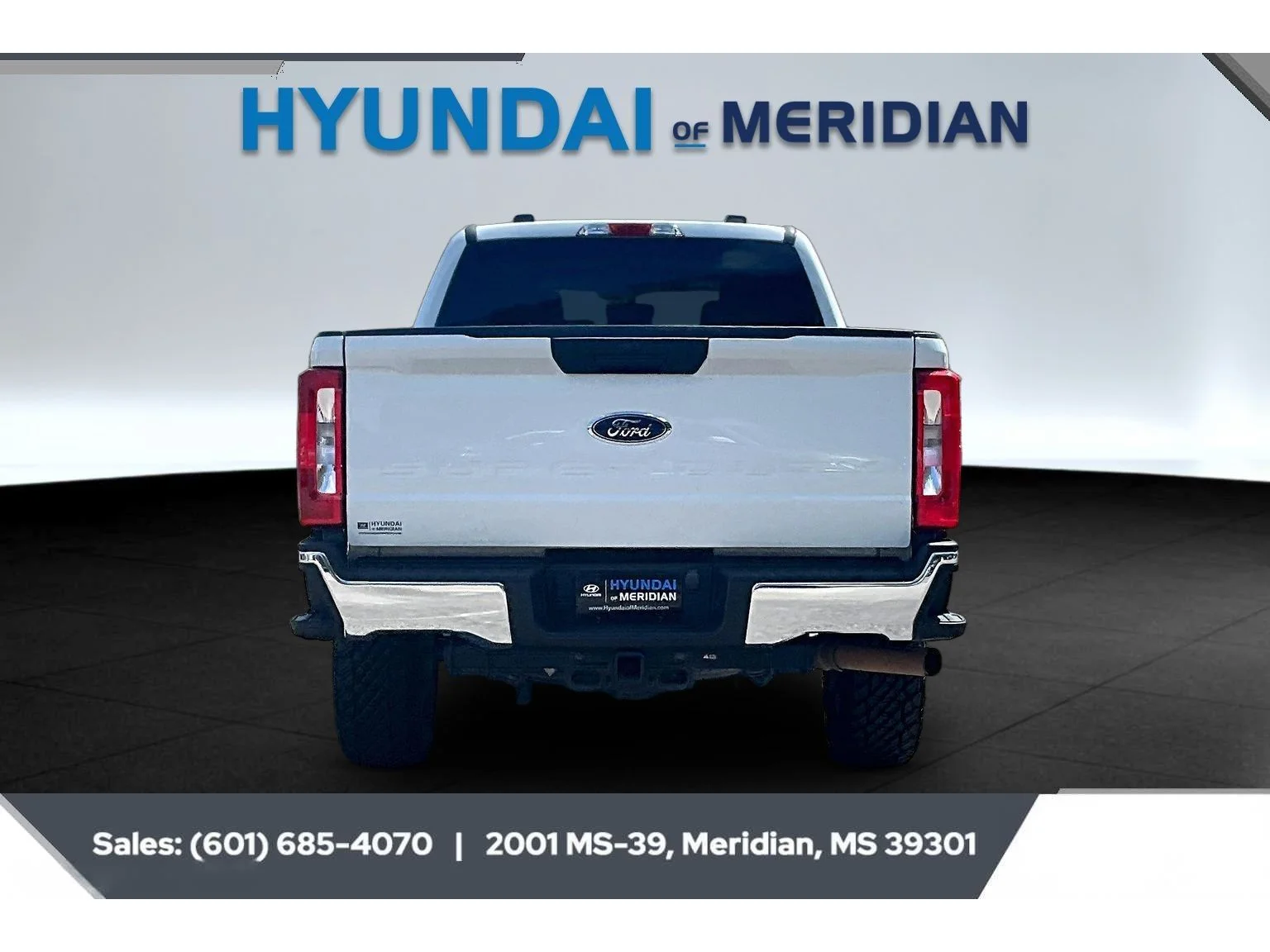 Used 2023 Oxford White Ford XLT image 4
