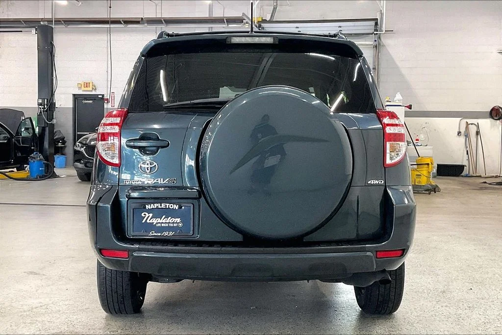 Used 2009 Green Toyota Base image 3