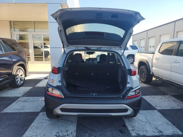 Used 2022 Silver Hyundai SEL image 7