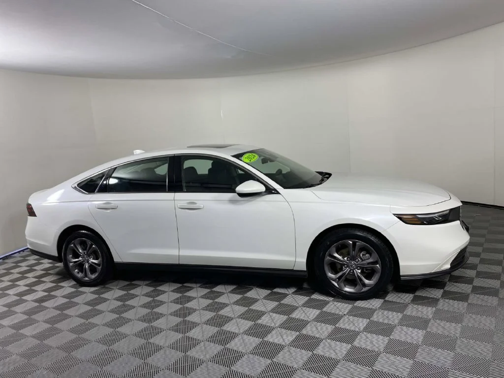Used 2024 Solar Silver Metallic Honda EX image 9