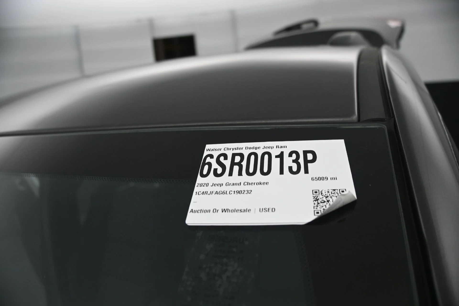 Used 2020 Granite Crystal Metallic Clearcoat Jeep Laredo E image 28