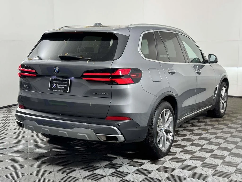 Certified Used 2024 Gray BMW xDrive40i image 10