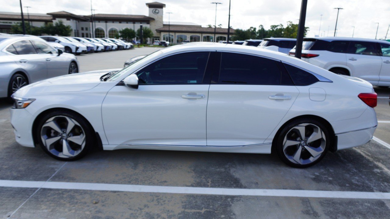 Used 2019 White Honda Touring 2.0T image 5