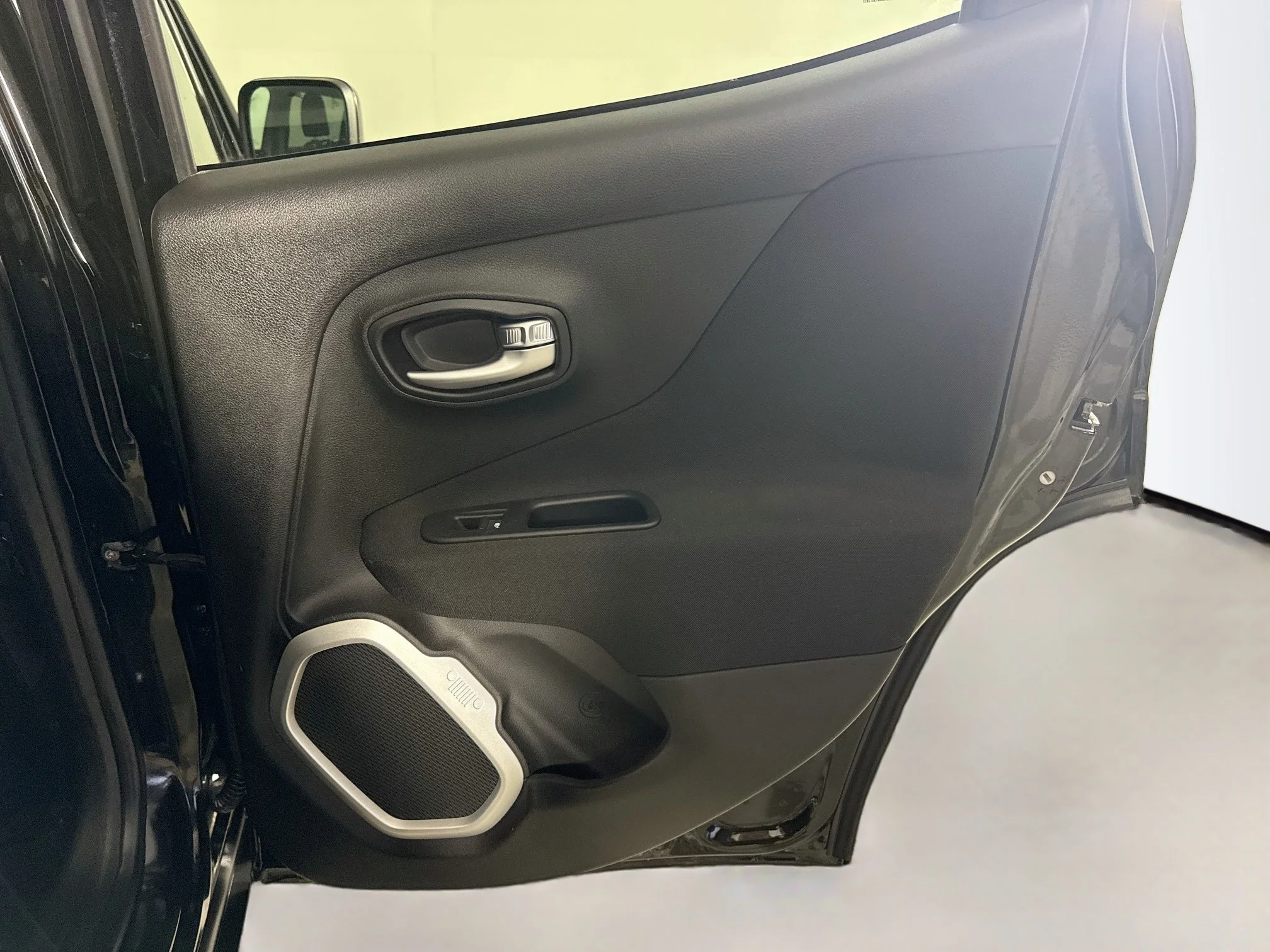 Used 2018 Black Jeep Latitude image 24
