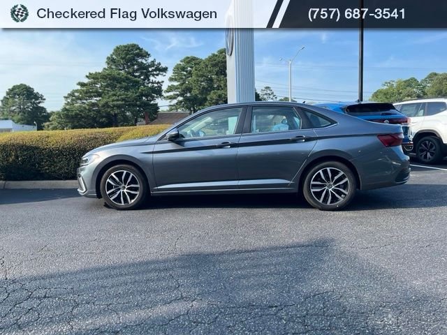 Used 2025 Platinum Gray Metallic Volkswagen 1.5T SE image 4