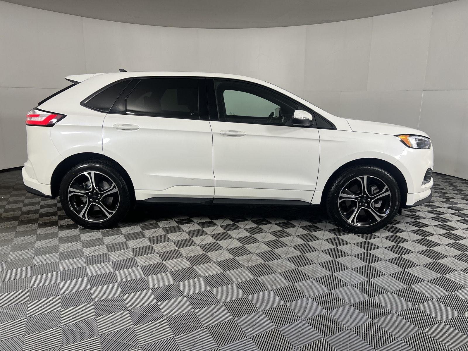 Used 2023 Star White Metallic Tri-Coat Ford ST image 21