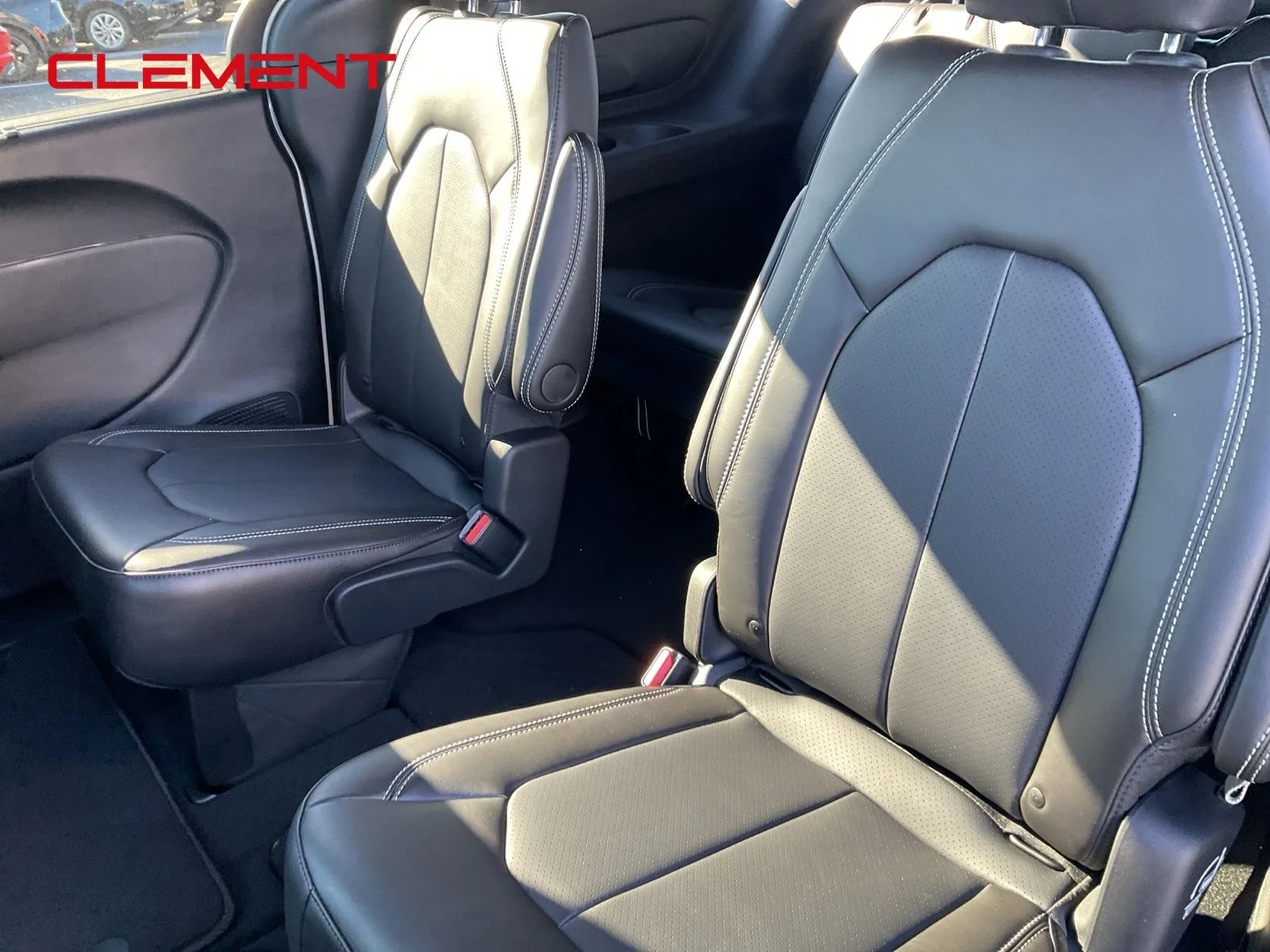 New 2026 Bright White Clear-Coat Exterior Paint Chrysler Select image 20