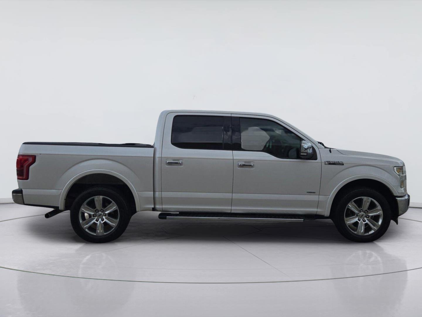 Used 2017 White Platinum Metallic Tri-Coat Ford Lariat image 6