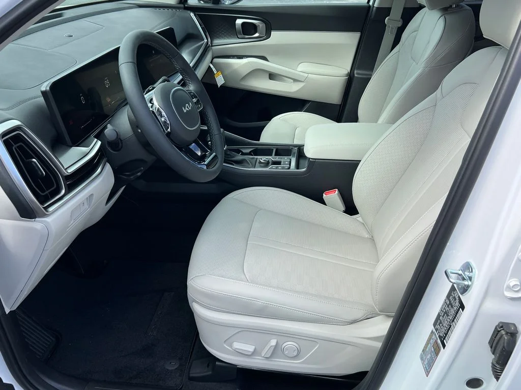 2025 Kia Sorento S - Photo 9