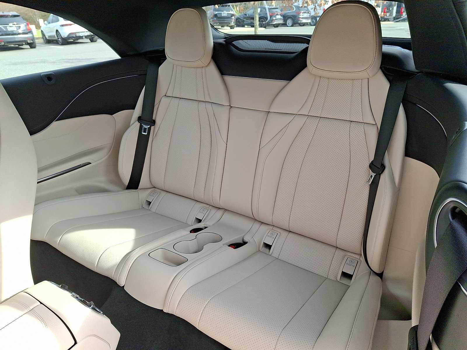 New 2026 MANUFAKTUR Moonlight White Metallic Mercedes-Benz CLE 300 image 7