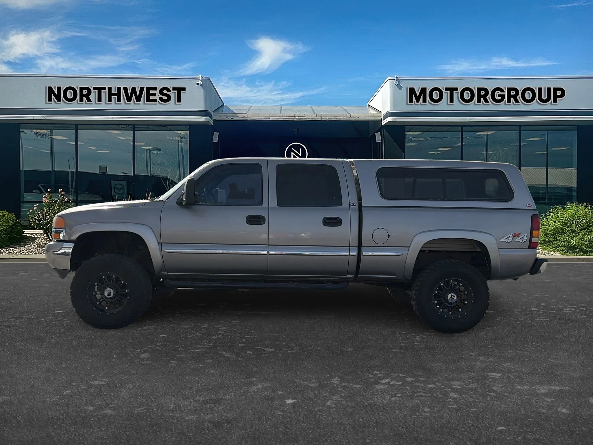 Used 2002 Gold GMC SLE image 8