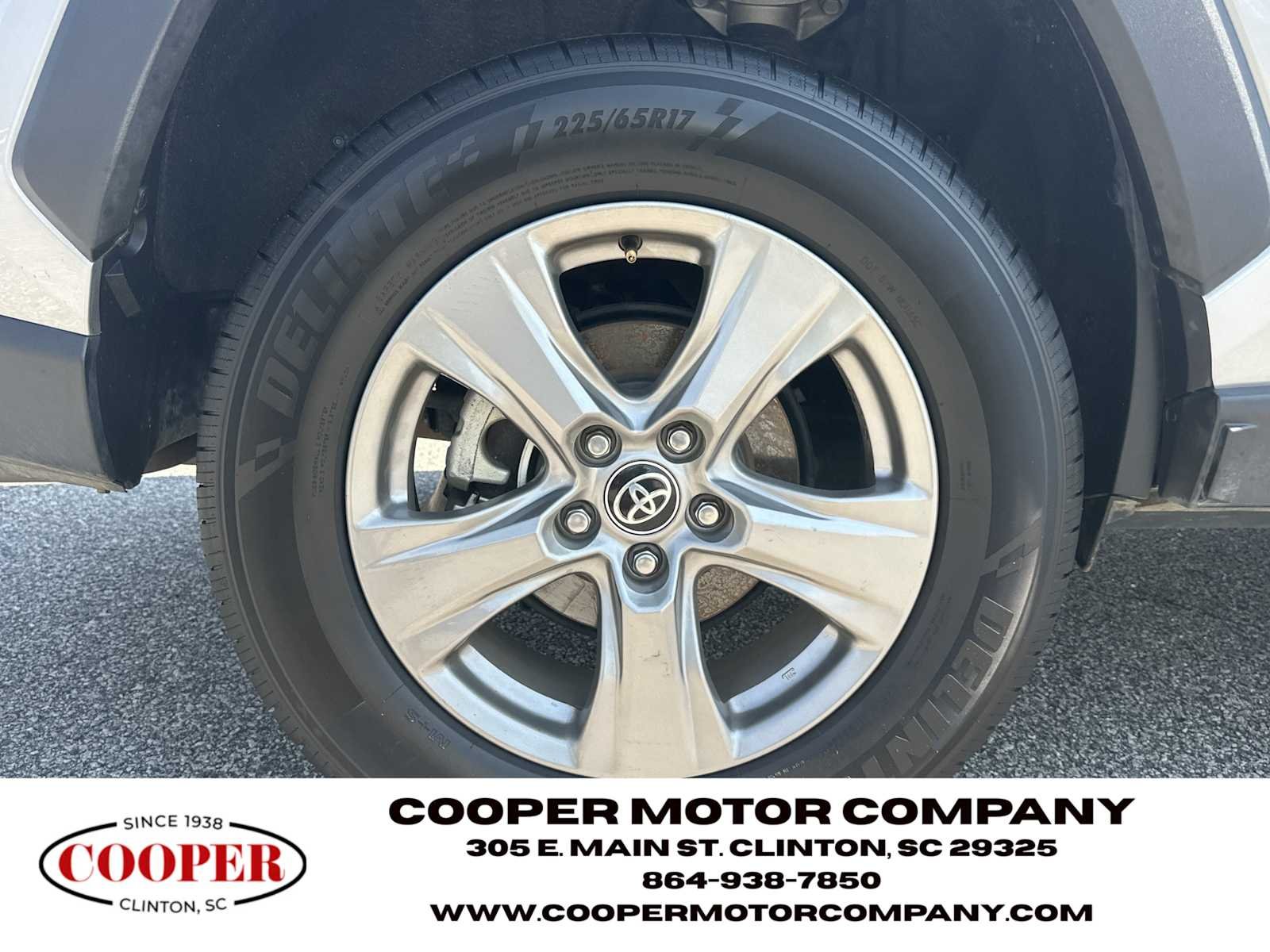 Used 2025 Silver Sky Metallic Toyota XLE image 17