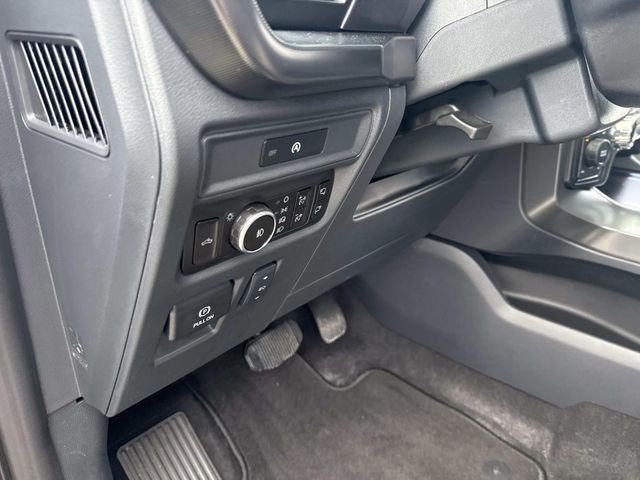 Used 2025 Iconic Silver Metallic Ford Lariat image 21