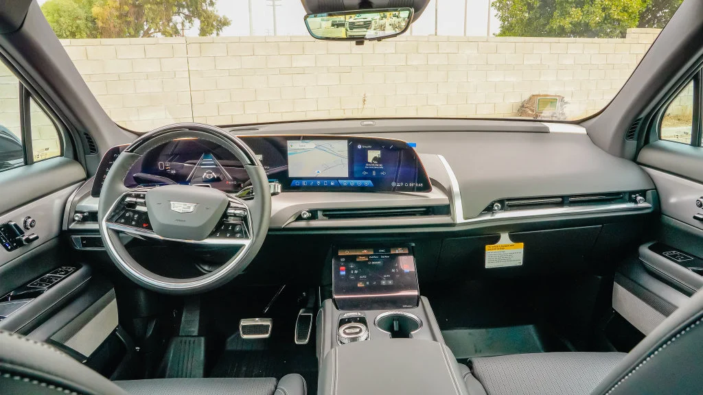 2027 Cadillac VISTIQ Luxury - Photo 11